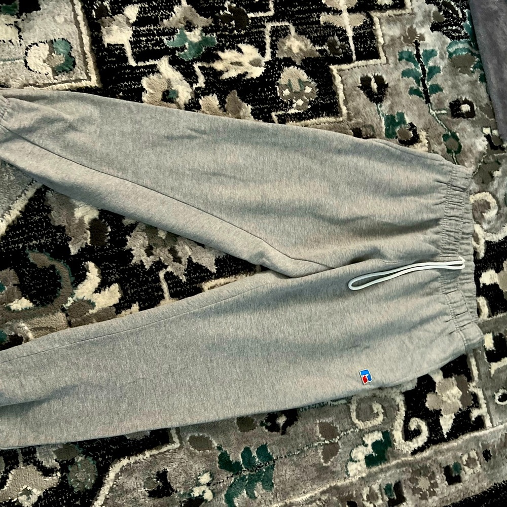 Russell  medium gray